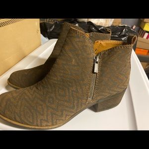 Lucky size 8.5 ankle booties
